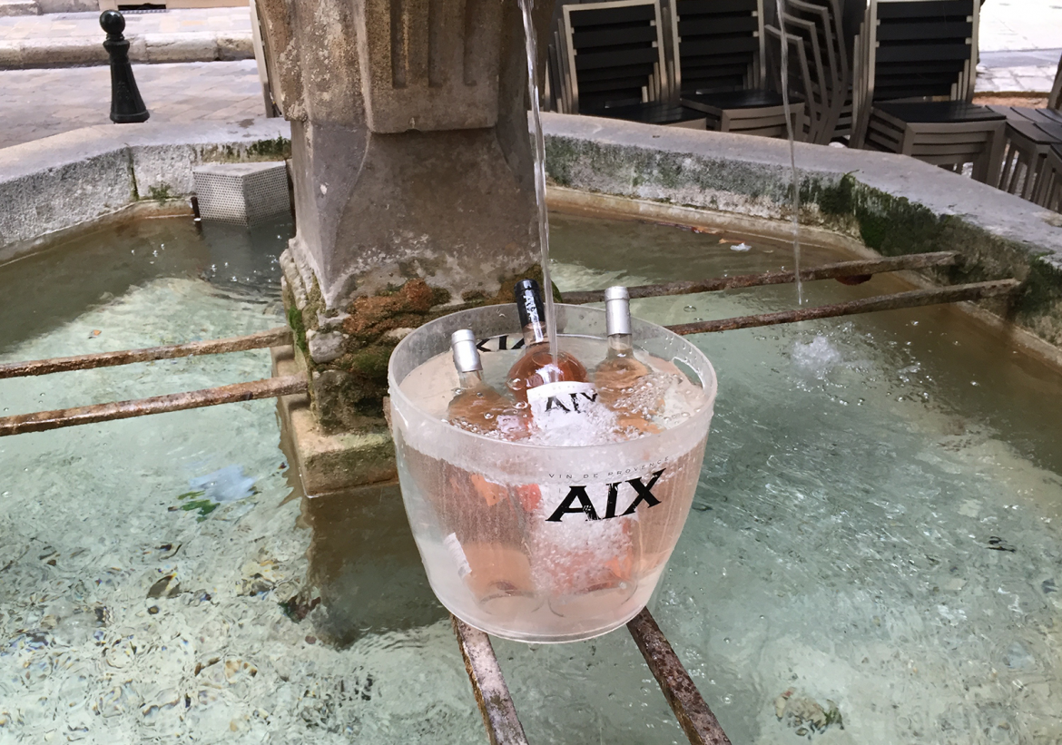 Boire un verre à Aix par un voyage en Provence